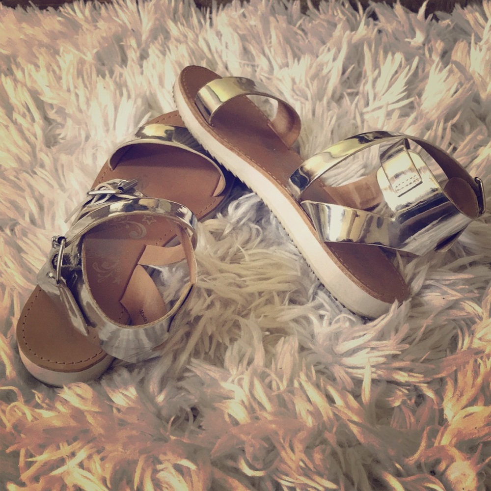 Metallic Sandals !